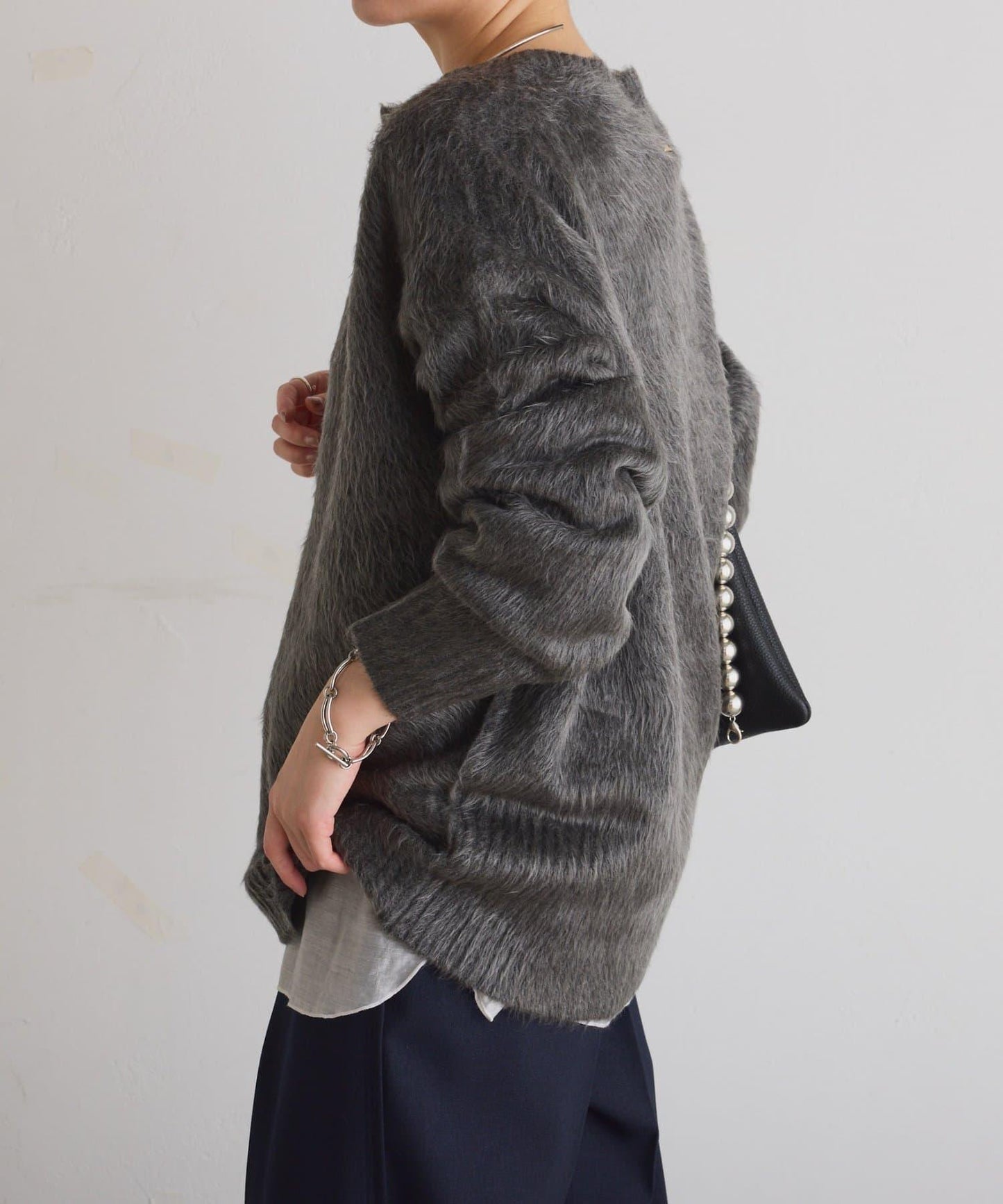 【臀部遮蓋◎】輕盈深V針織衫