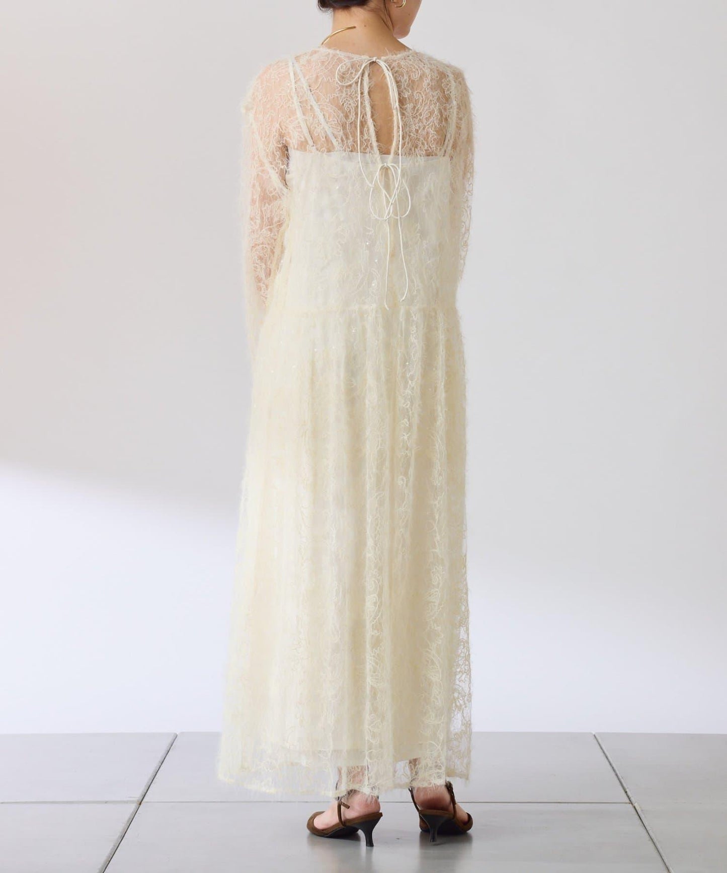 薄紗褶皺連衣裙