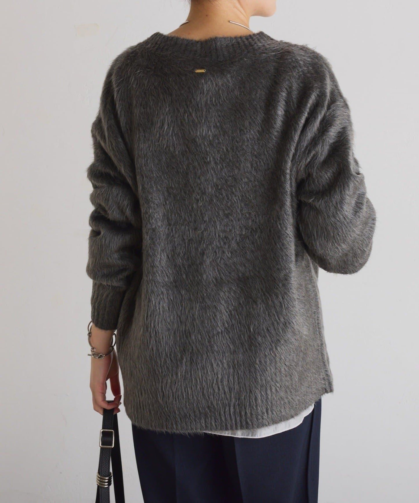 【臀部遮蓋◎】輕盈深V針織衫