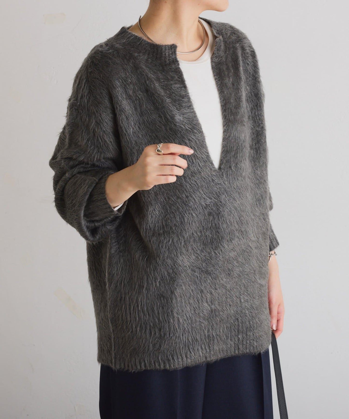 【臀部遮蓋◎】輕盈深V針織衫