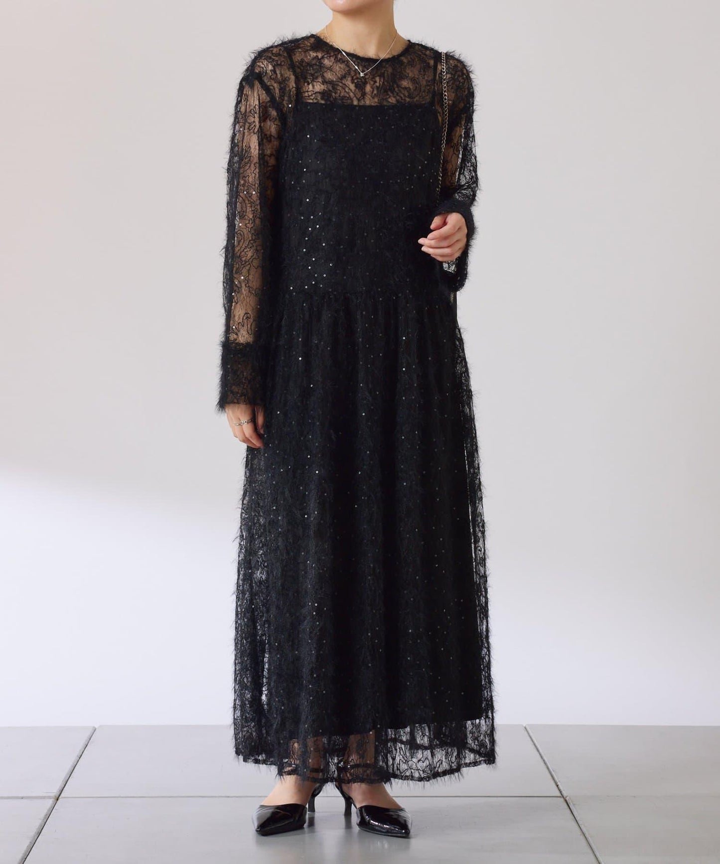 薄紗褶皺連衣裙