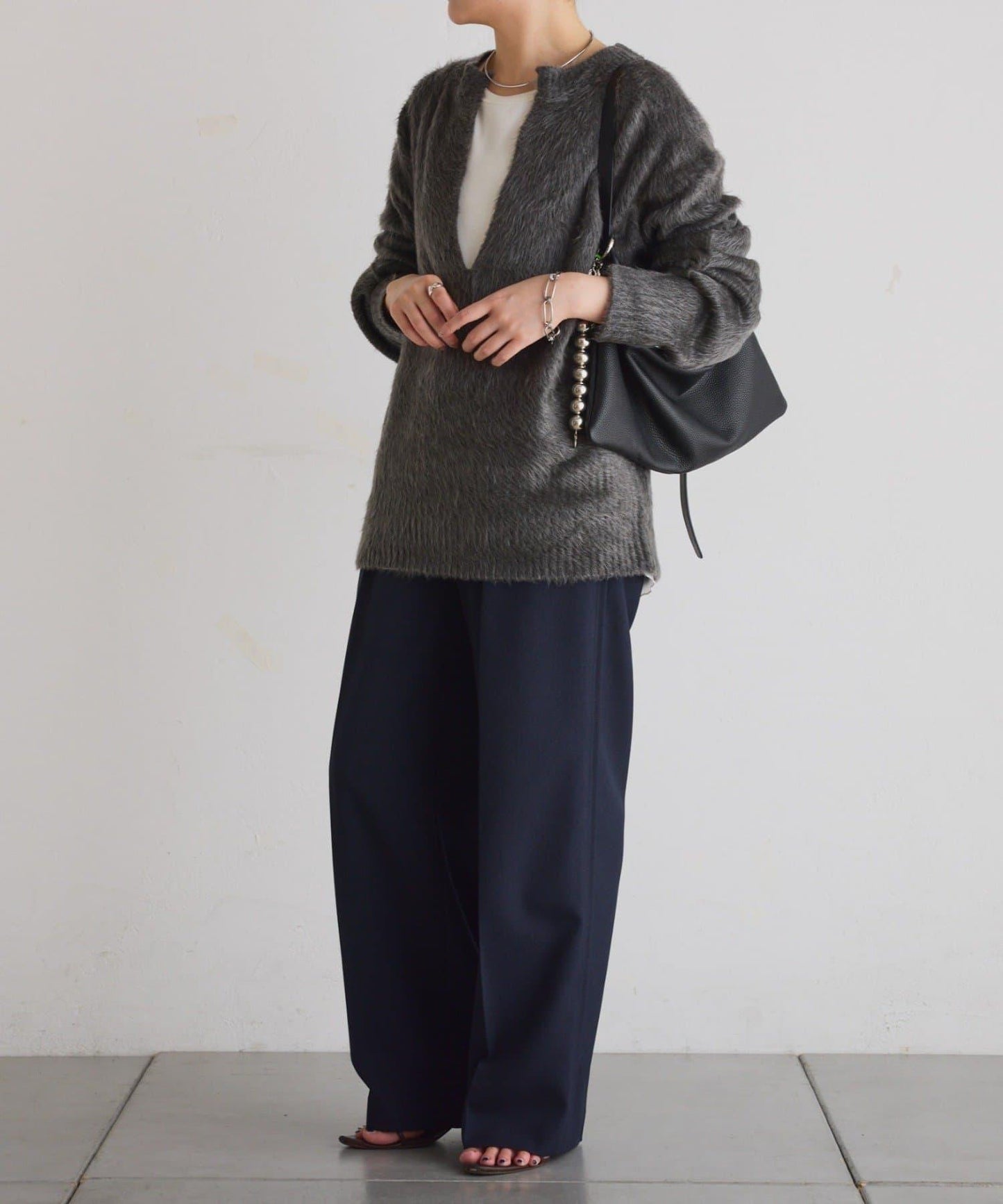 【臀部遮蓋◎】輕盈深V針織衫