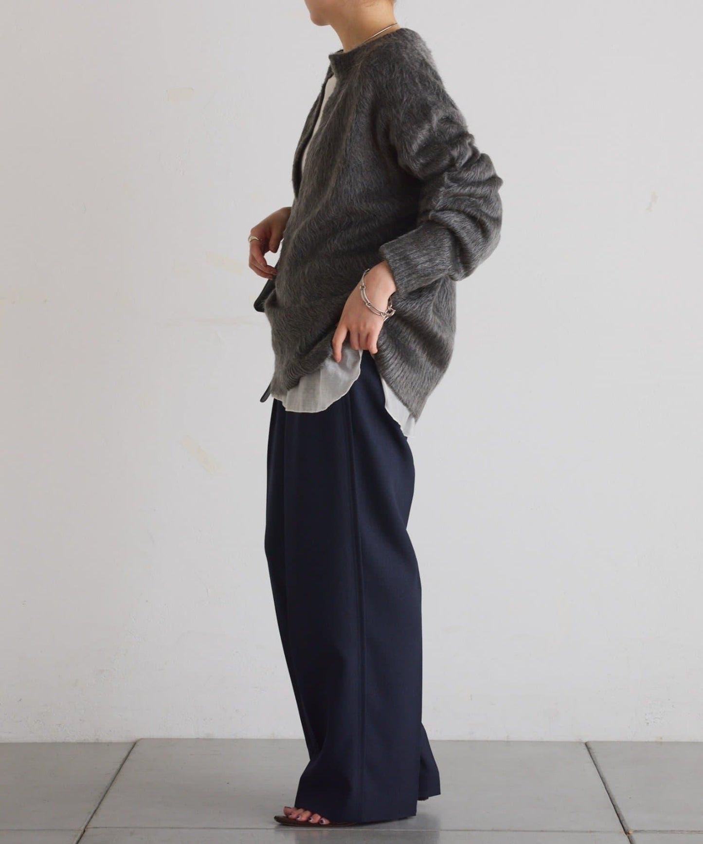 【臀部遮蓋◎】輕盈深V針織衫