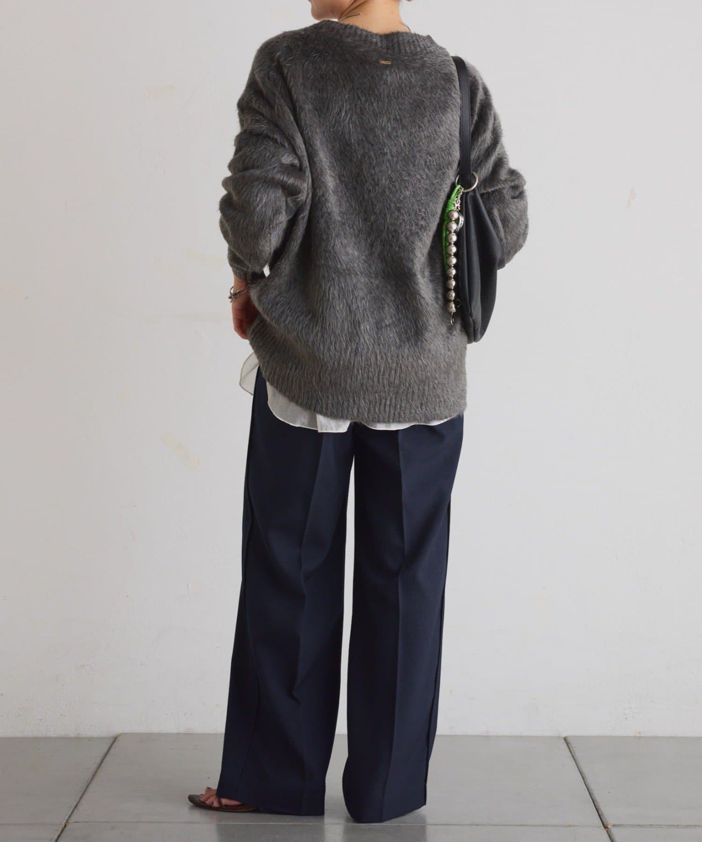 【臀部遮蓋◎】輕盈深V針織衫