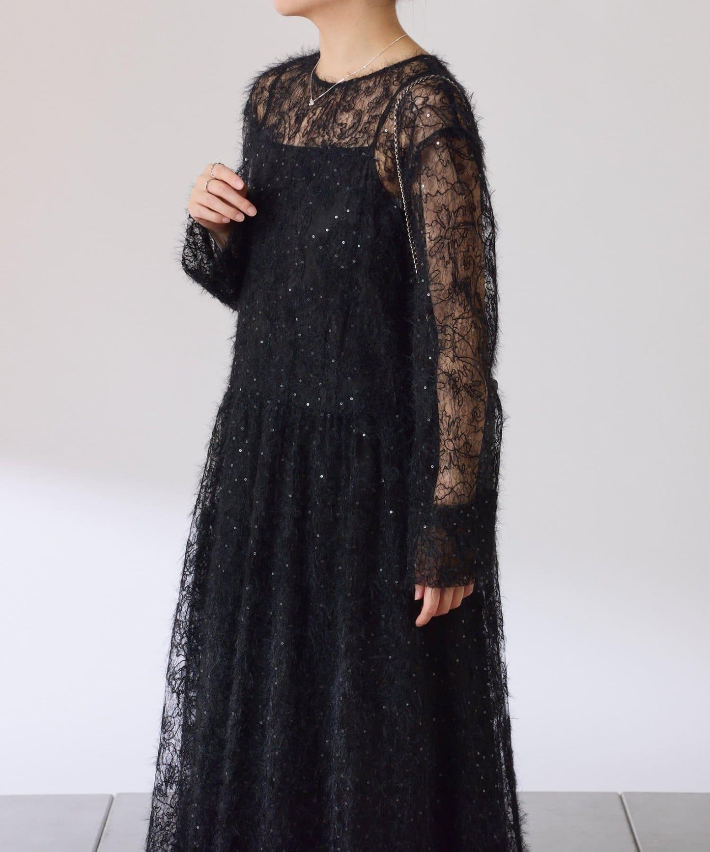 薄紗褶皺連衣裙