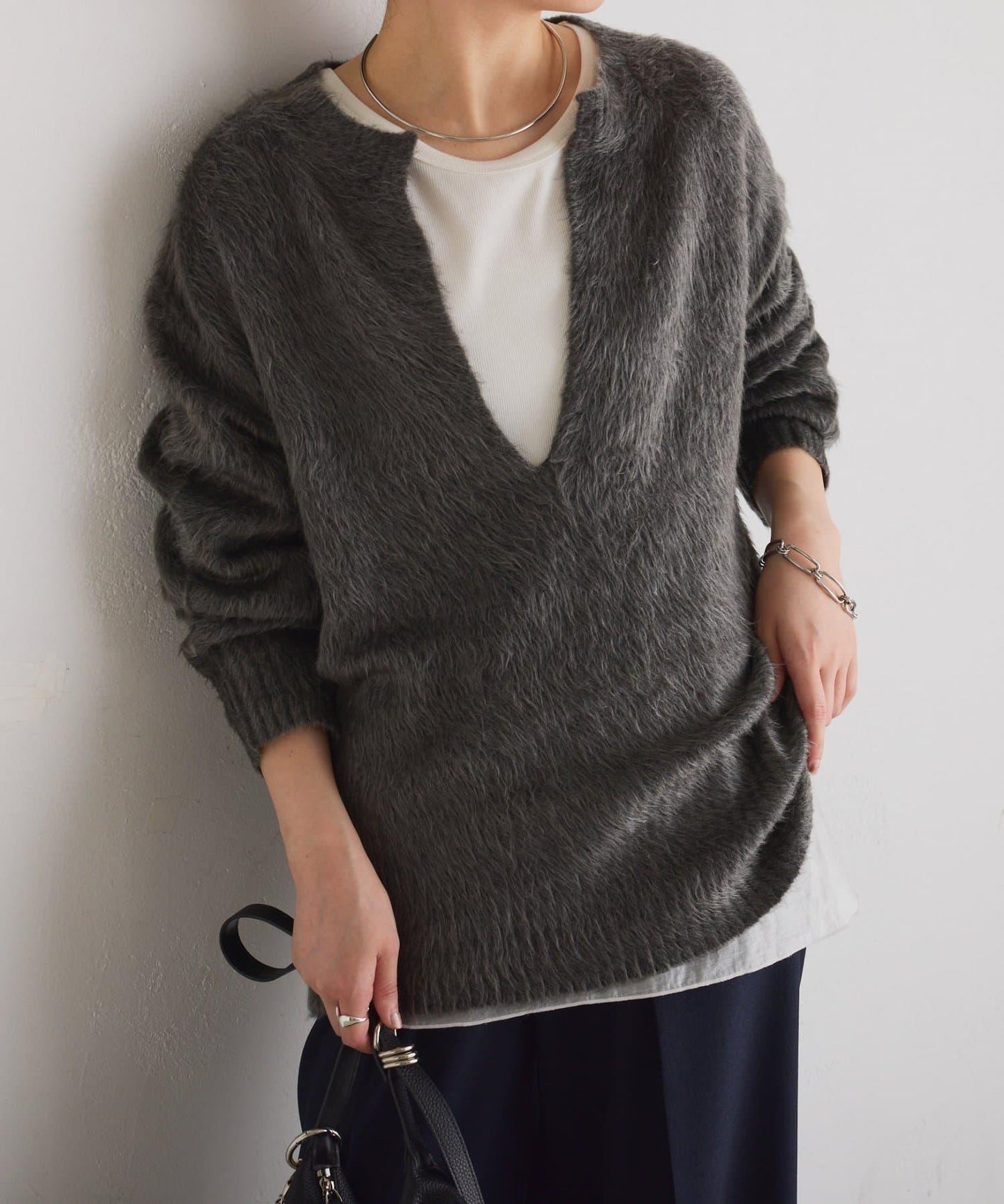 【臀部遮蓋◎】輕盈深V針織衫