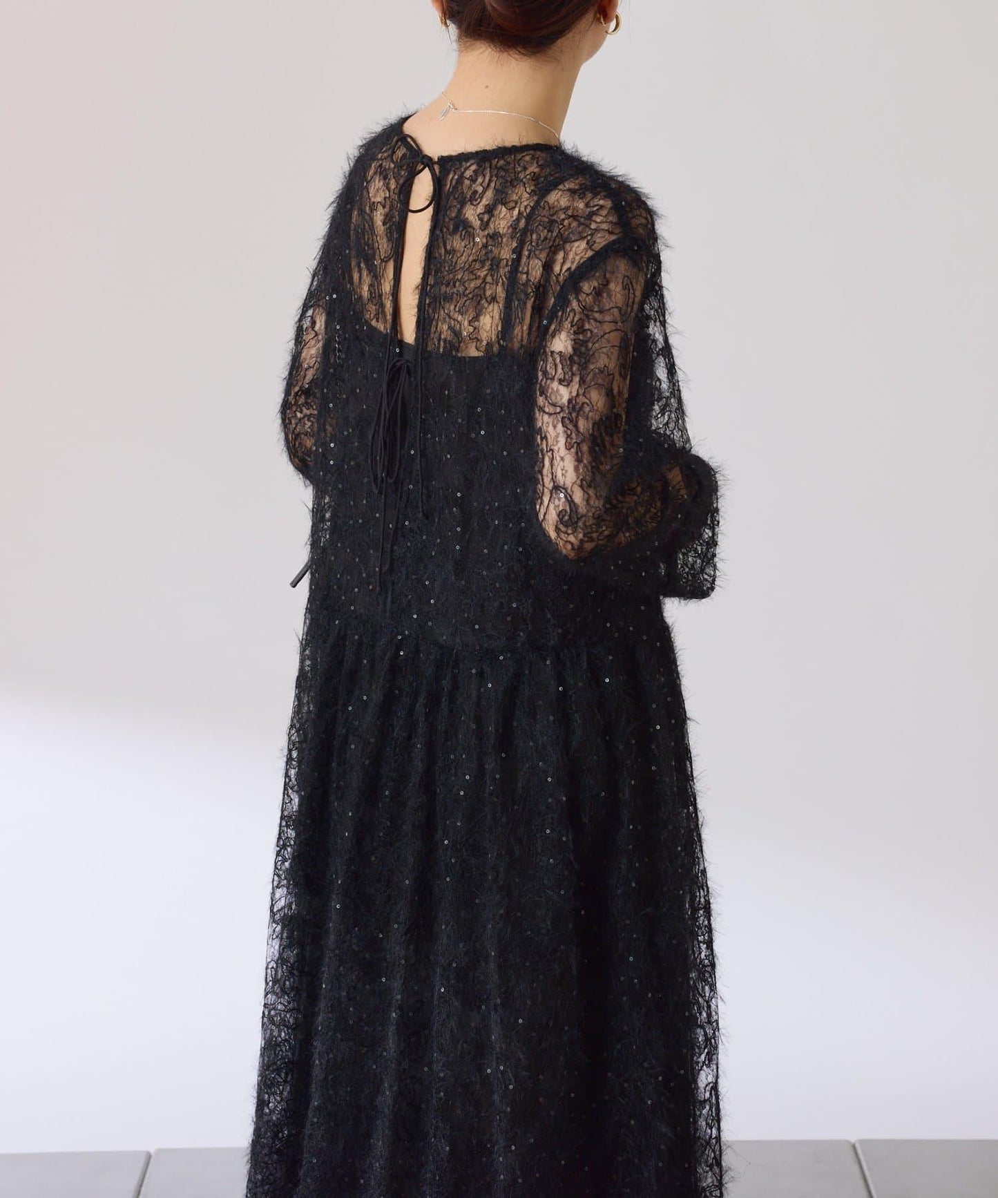 薄紗褶皺連衣裙