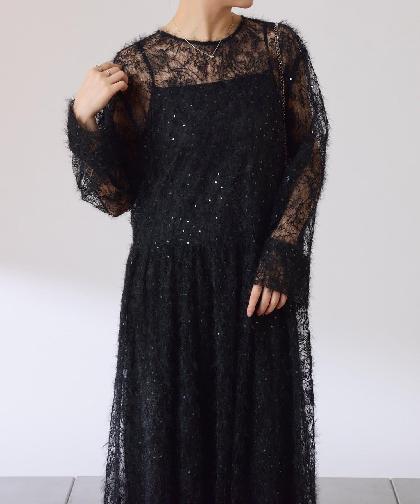 薄紗褶皺連衣裙