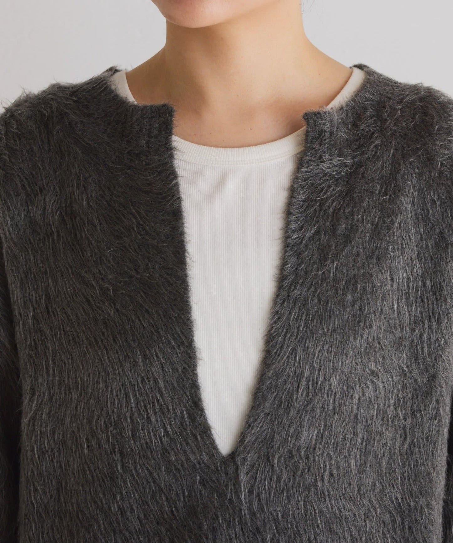 【臀部遮蓋◎】輕盈深V針織衫