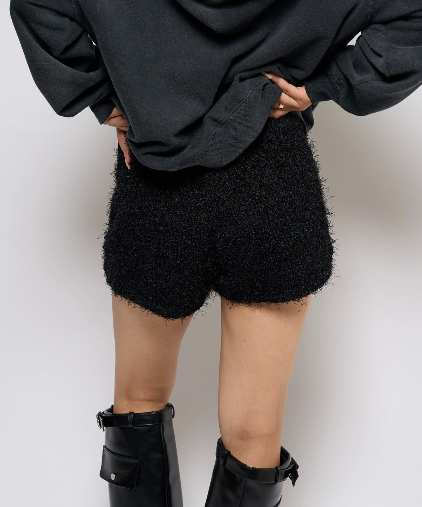 【AW】長毛針織短褲