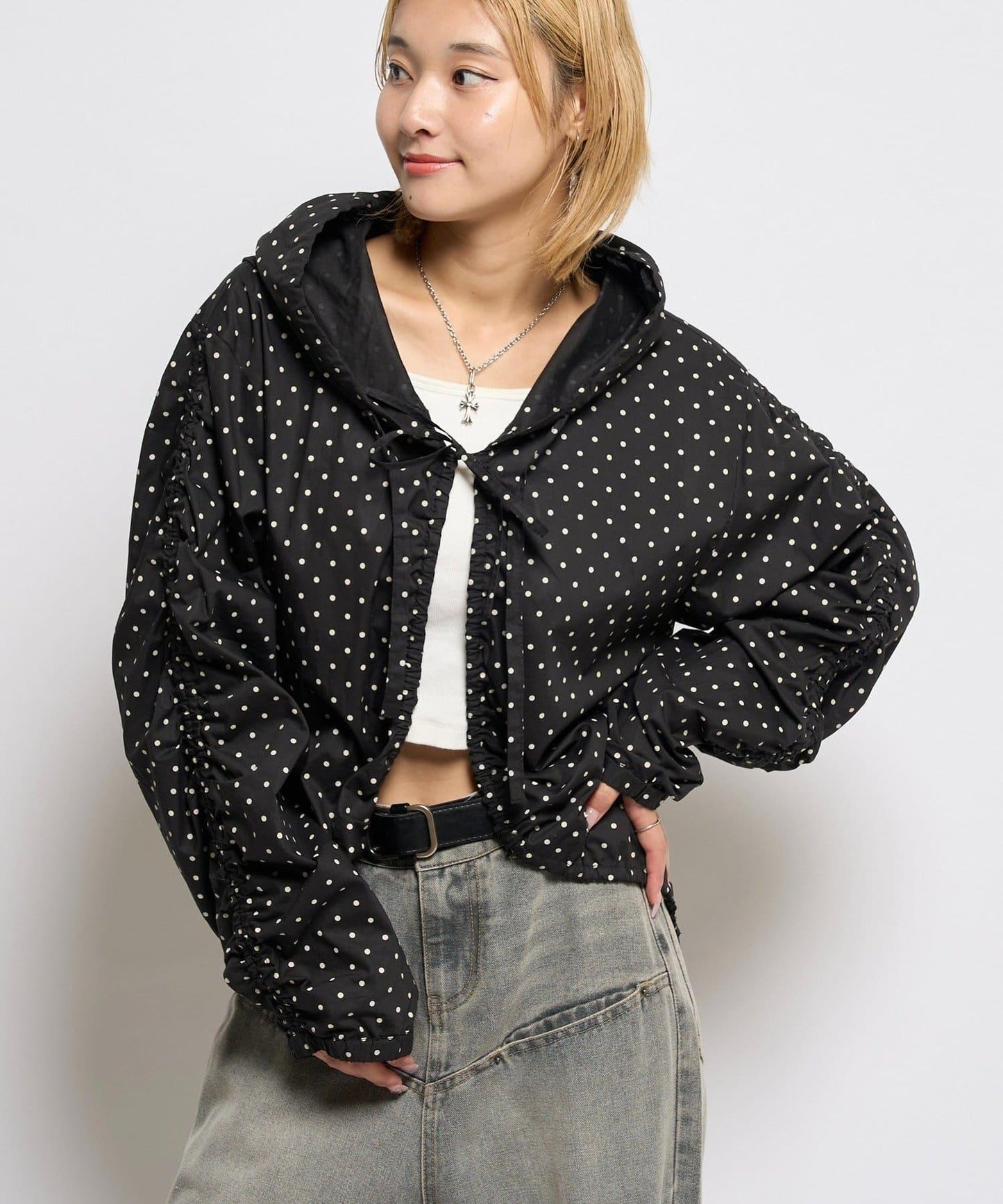 【WHO'S WHO gallery】抽褶連帽襯衫夾克