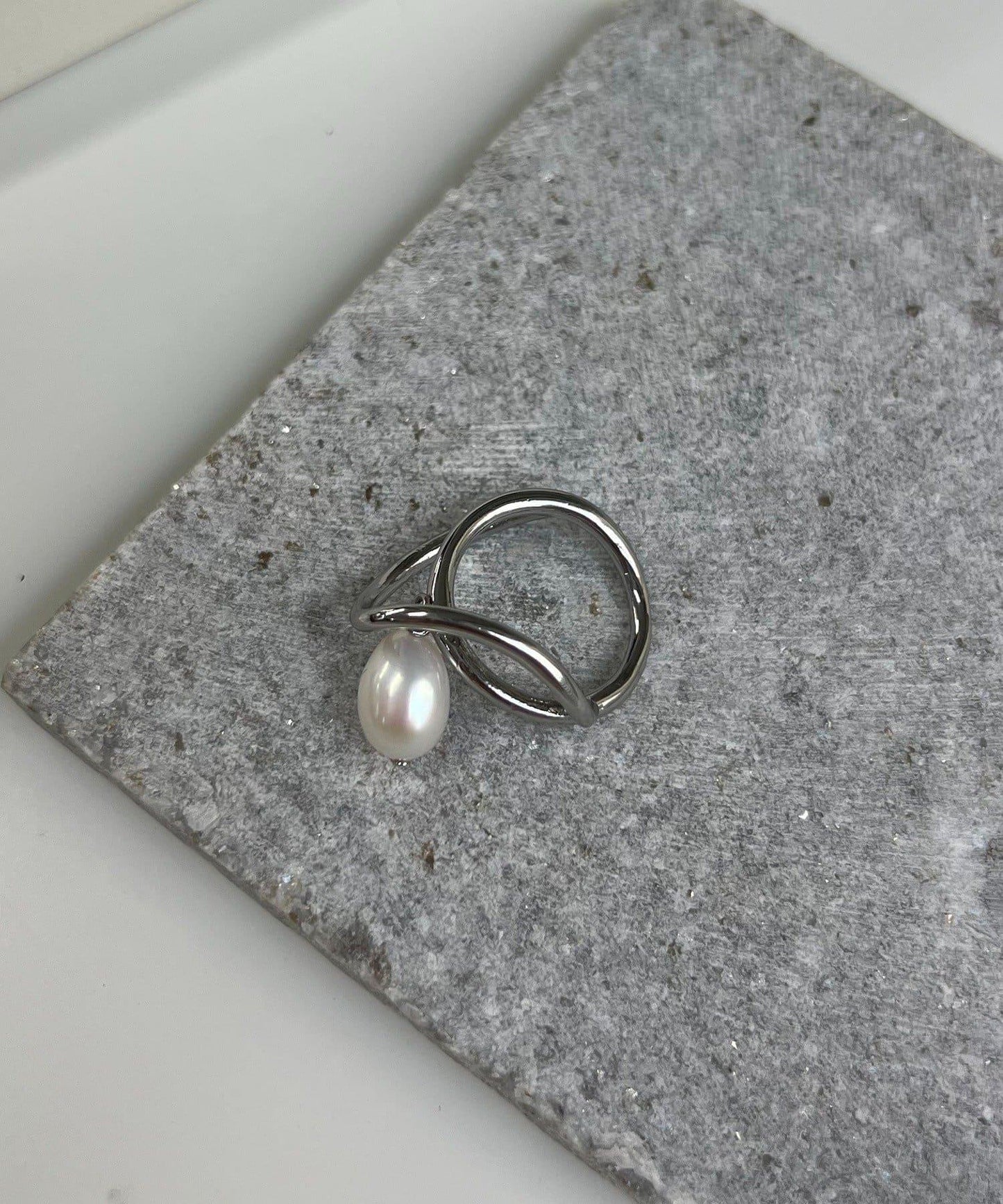 GOLDY水滴珍珠線條戒指