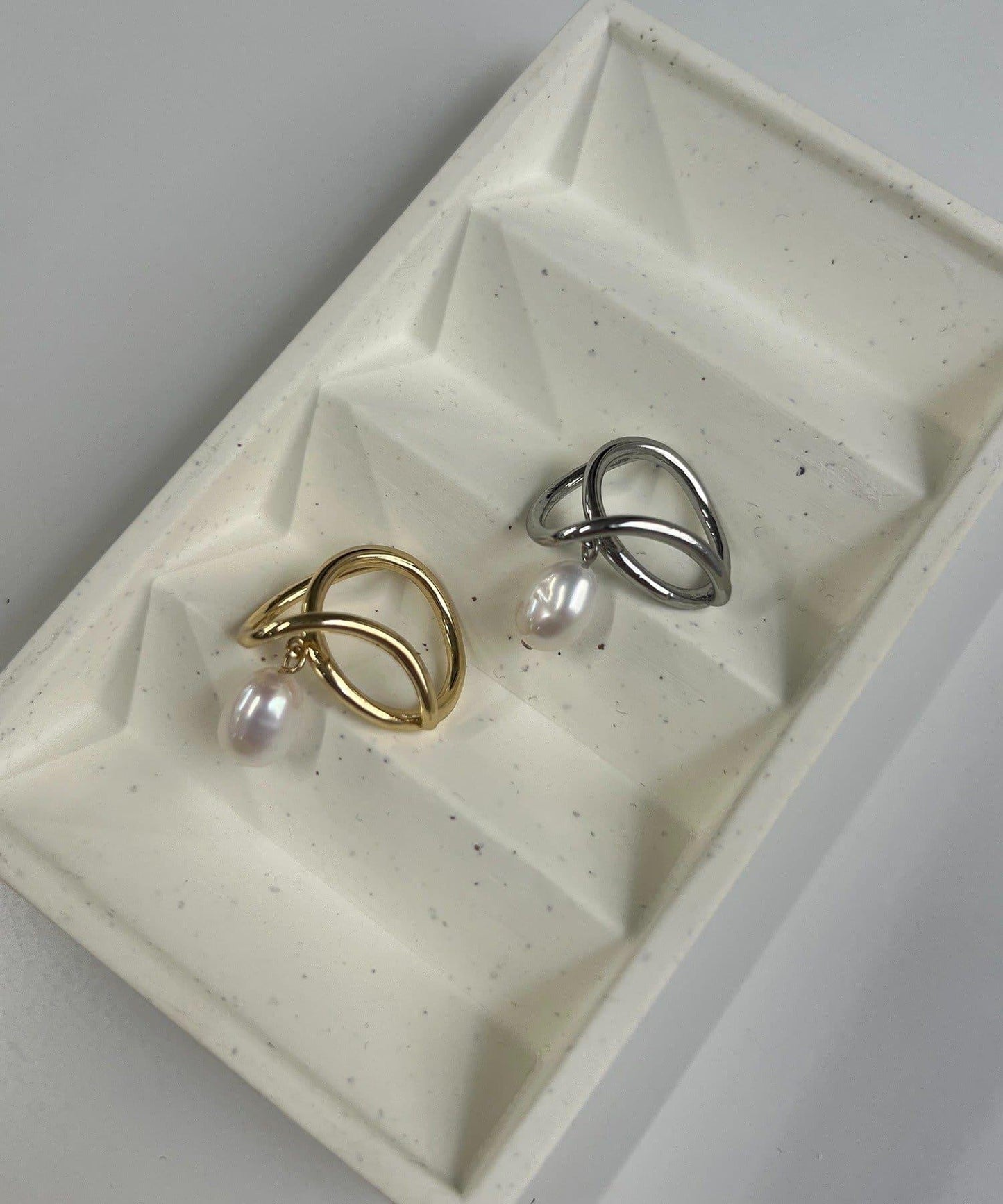 GOLDY水滴珍珠線條戒指