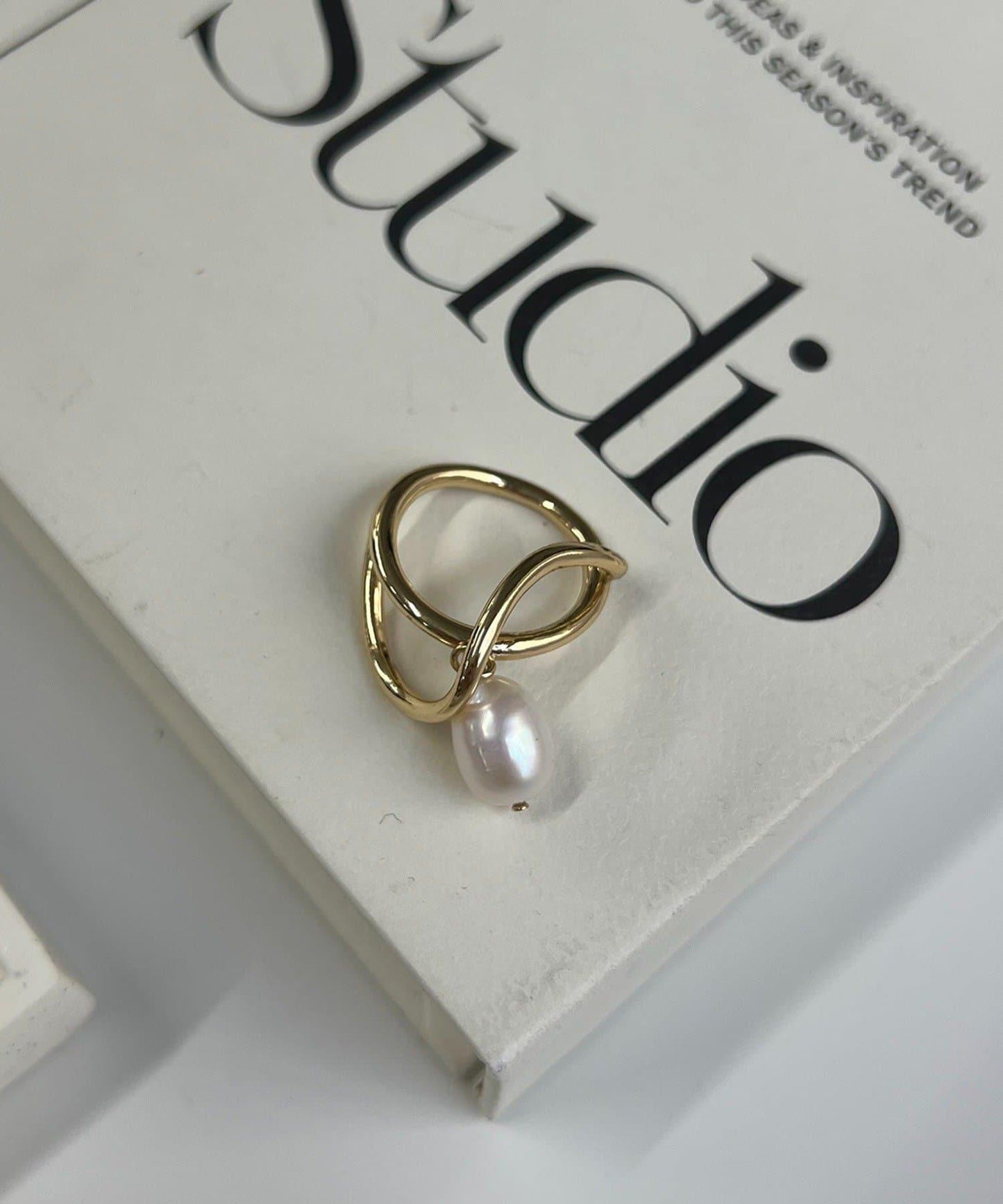 GOLDY水滴珍珠線條戒指