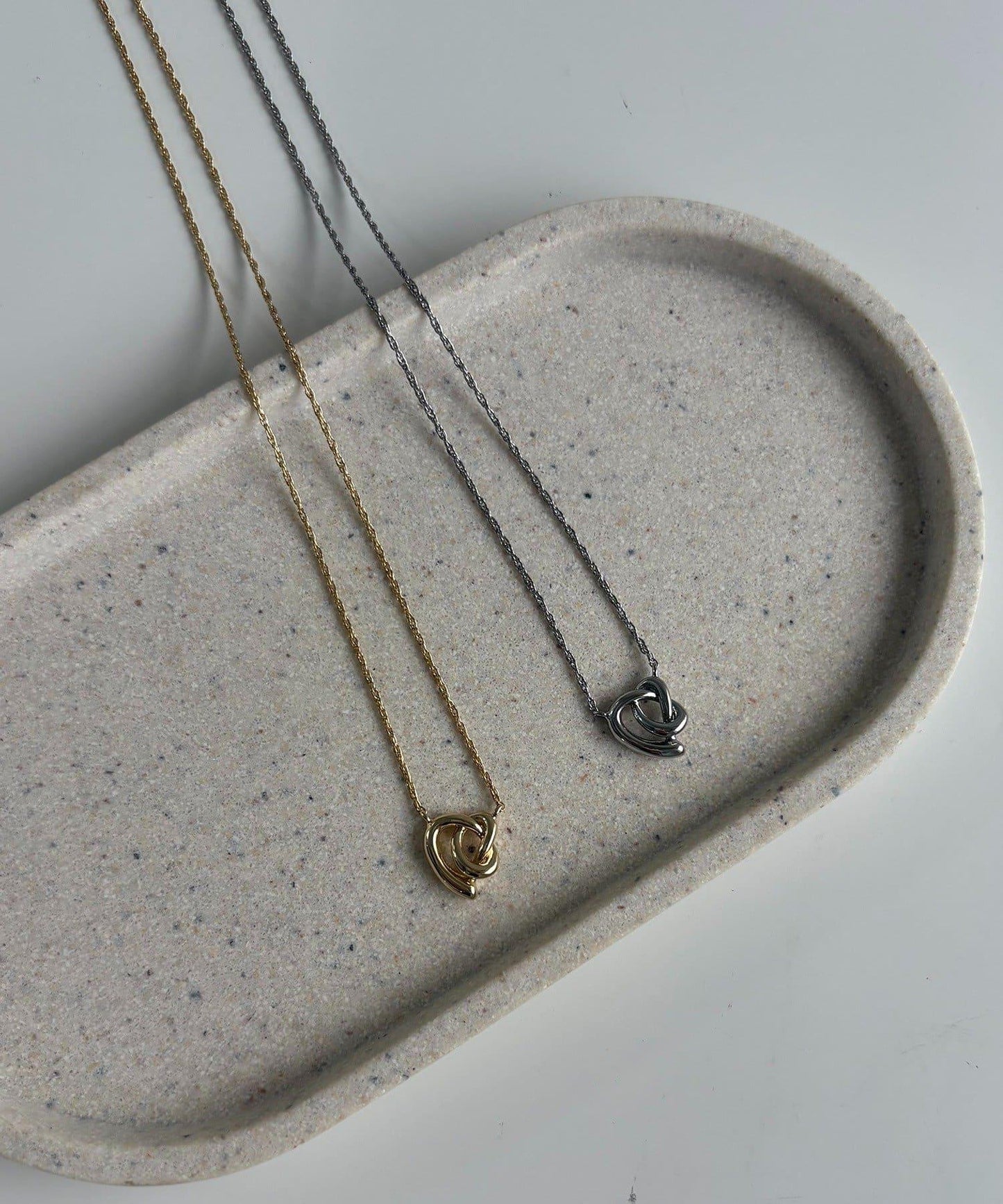 三角蝴蝶結項鍊