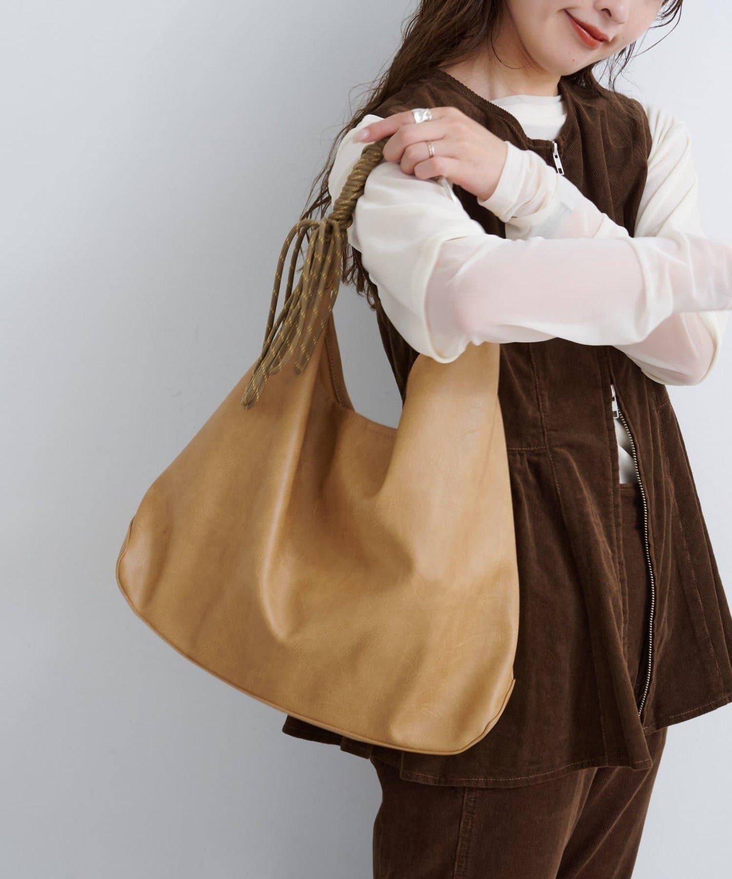 B 不對稱皮革包