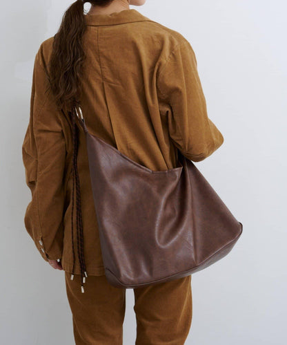 B 不對稱皮革包