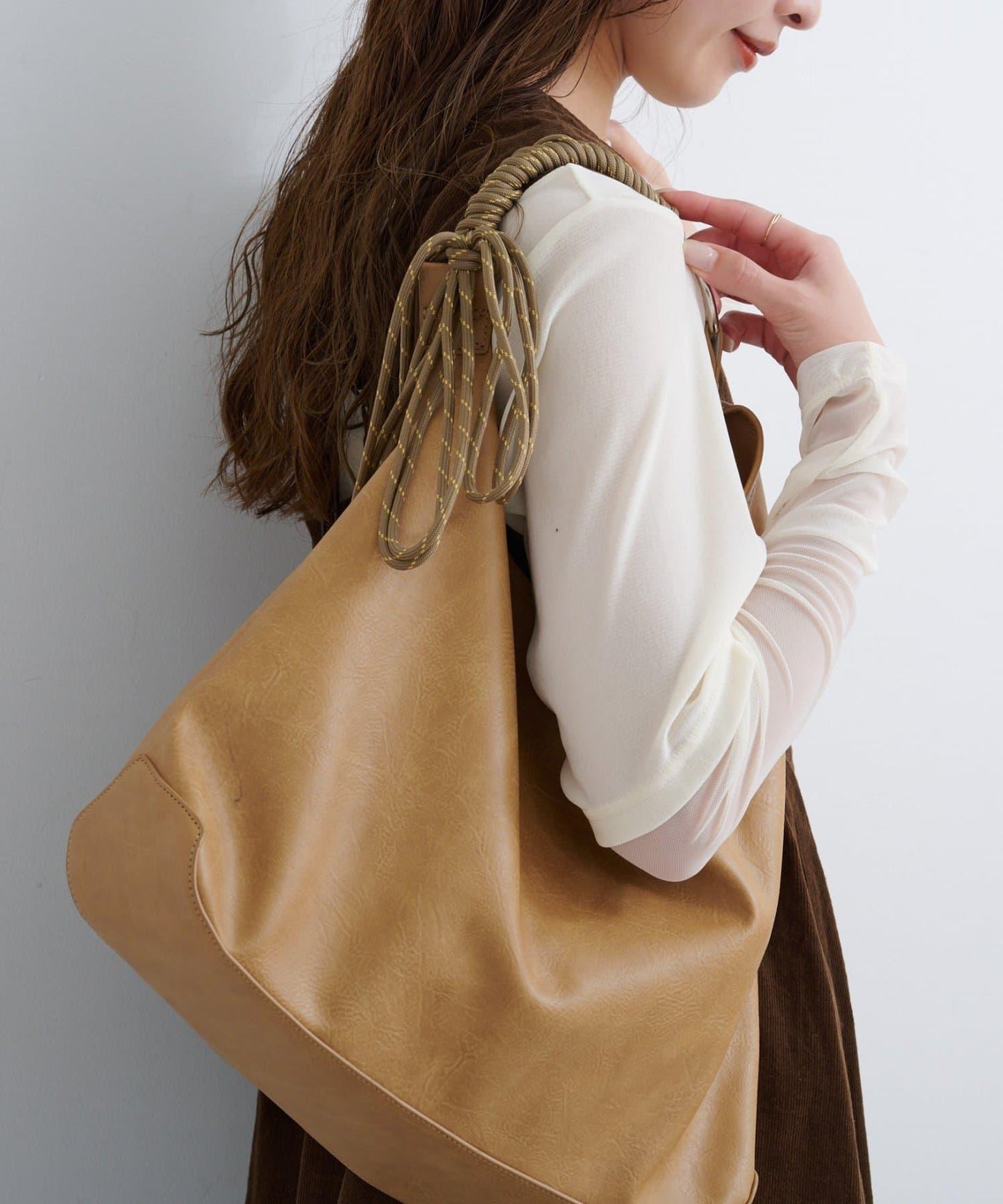 B 不對稱皮革包