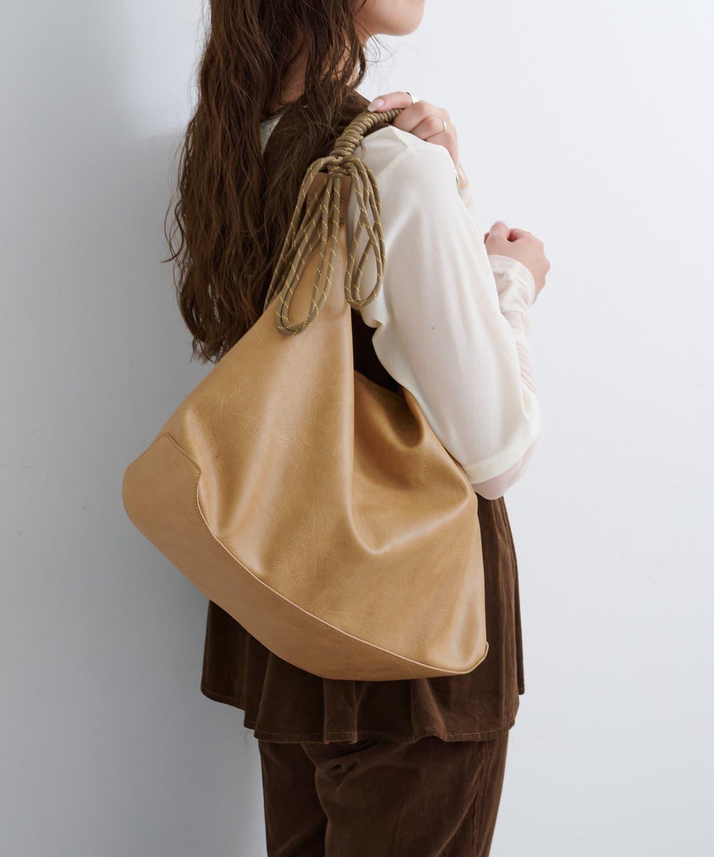 B 不對稱皮革包