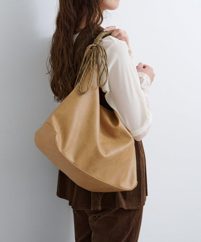 B 不對稱皮革包