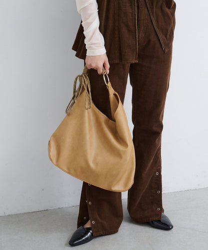 B 不對稱皮革包