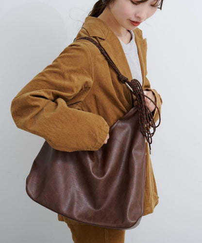 B 不對稱皮革包