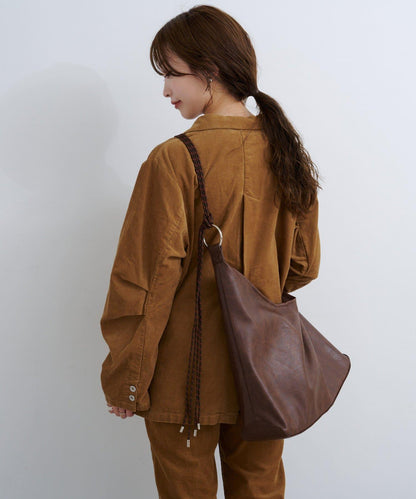 B 不對稱皮革包