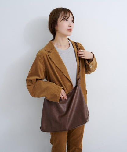 B 不對稱皮革包