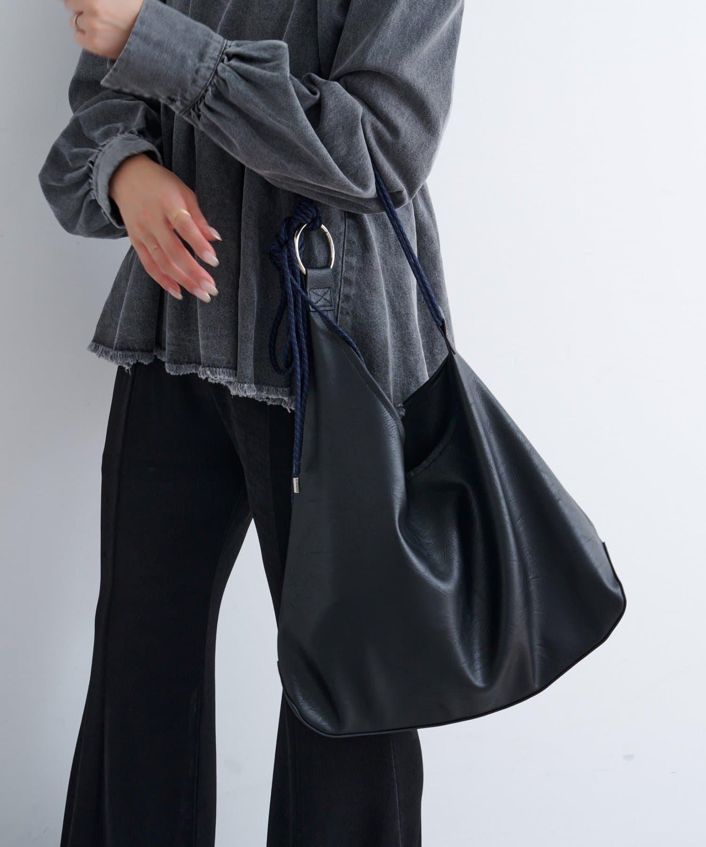 B 不對稱皮革包