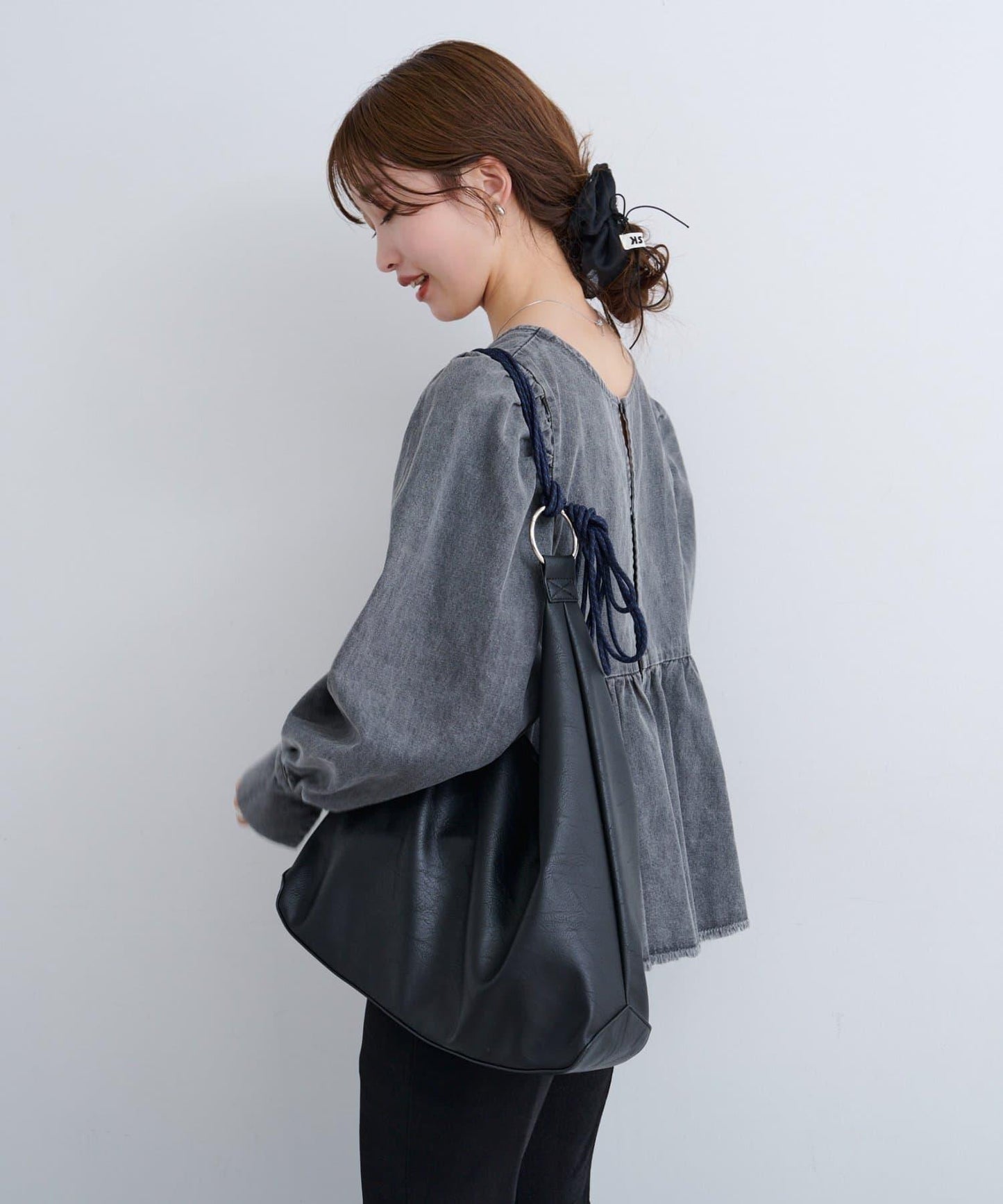 B 不對稱皮革包