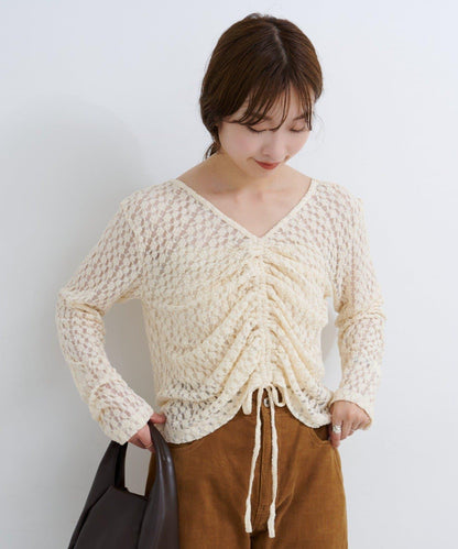 B 褶皺蕾絲拼接上衣