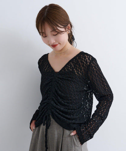 B 褶皺蕾絲拼接上衣