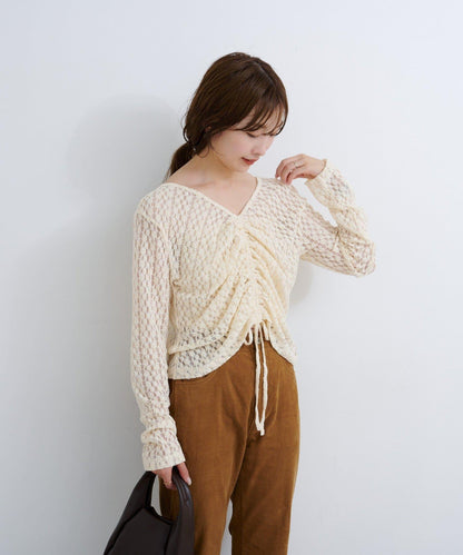 B 褶皺蕾絲拼接上衣