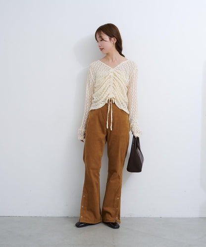 B 褶皺蕾絲拼接上衣