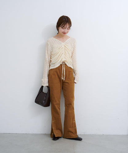 B 褶皺蕾絲拼接上衣