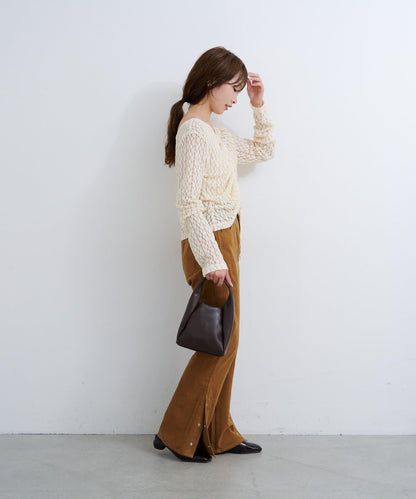 B 褶皺蕾絲拼接上衣