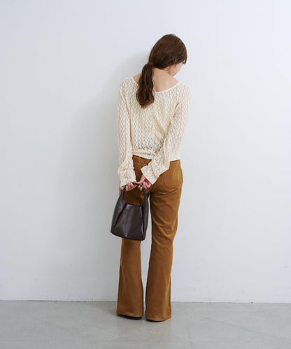 B 褶皺蕾絲拼接上衣