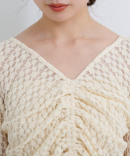 B 褶皺蕾絲拼接上衣