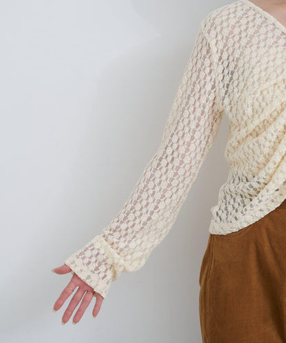 B 褶皺蕾絲拼接上衣