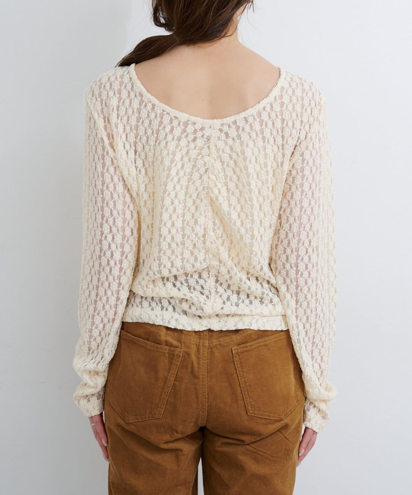 B 褶皺蕾絲拼接上衣