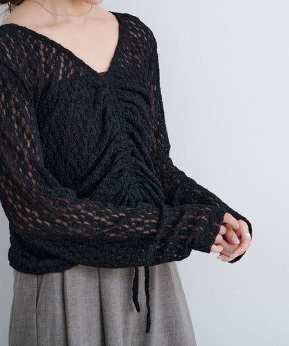 B 褶皺蕾絲拼接上衣