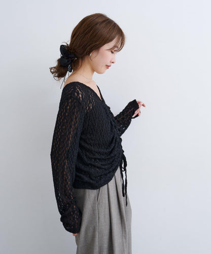 B 褶皺蕾絲拼接上衣