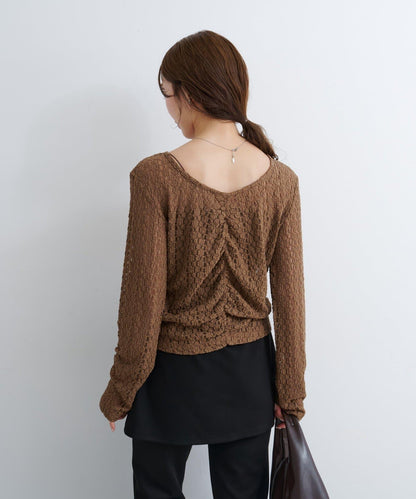 B 褶皺蕾絲拼接上衣