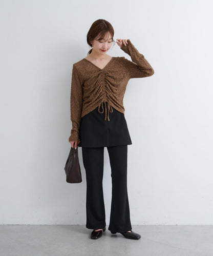 B 褶皺蕾絲拼接上衣