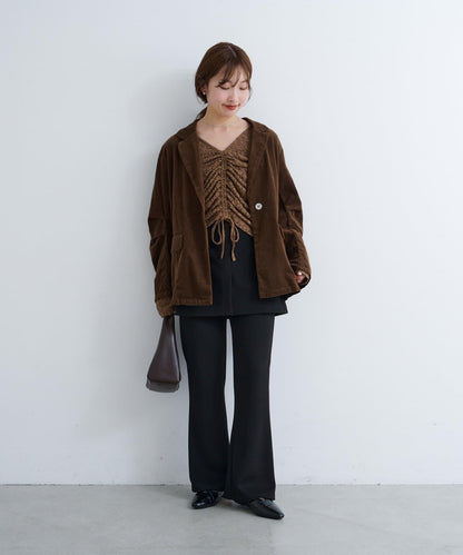 B 褶皺蕾絲拼接上衣