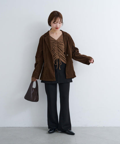 B 褶皺蕾絲拼接上衣