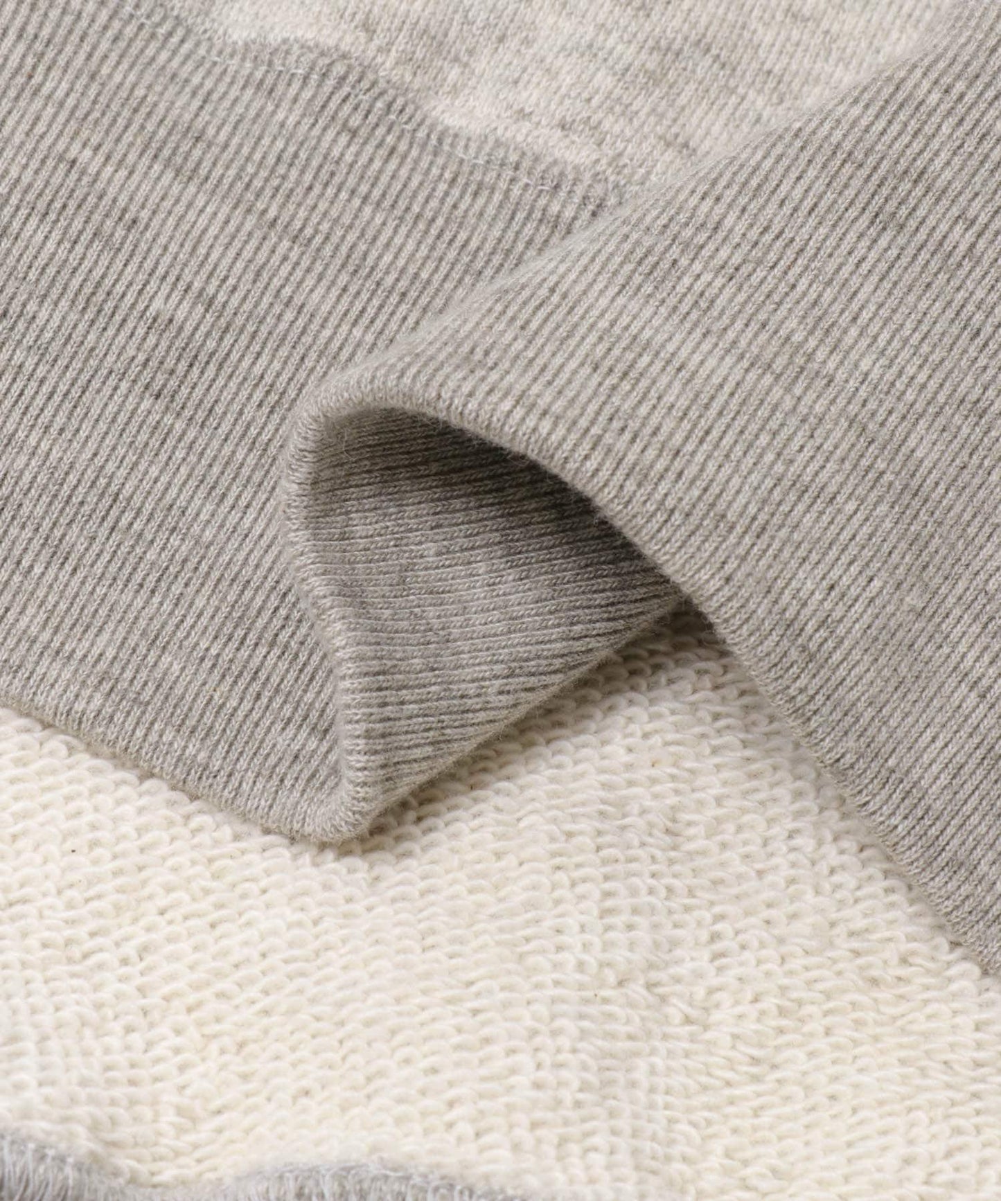 本白色圓領衛衣