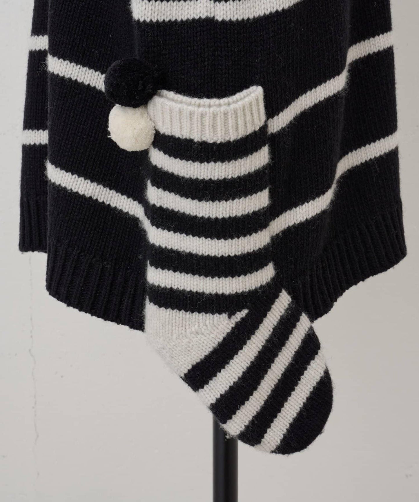 《近日開始》毛球裝飾襪子針織衫