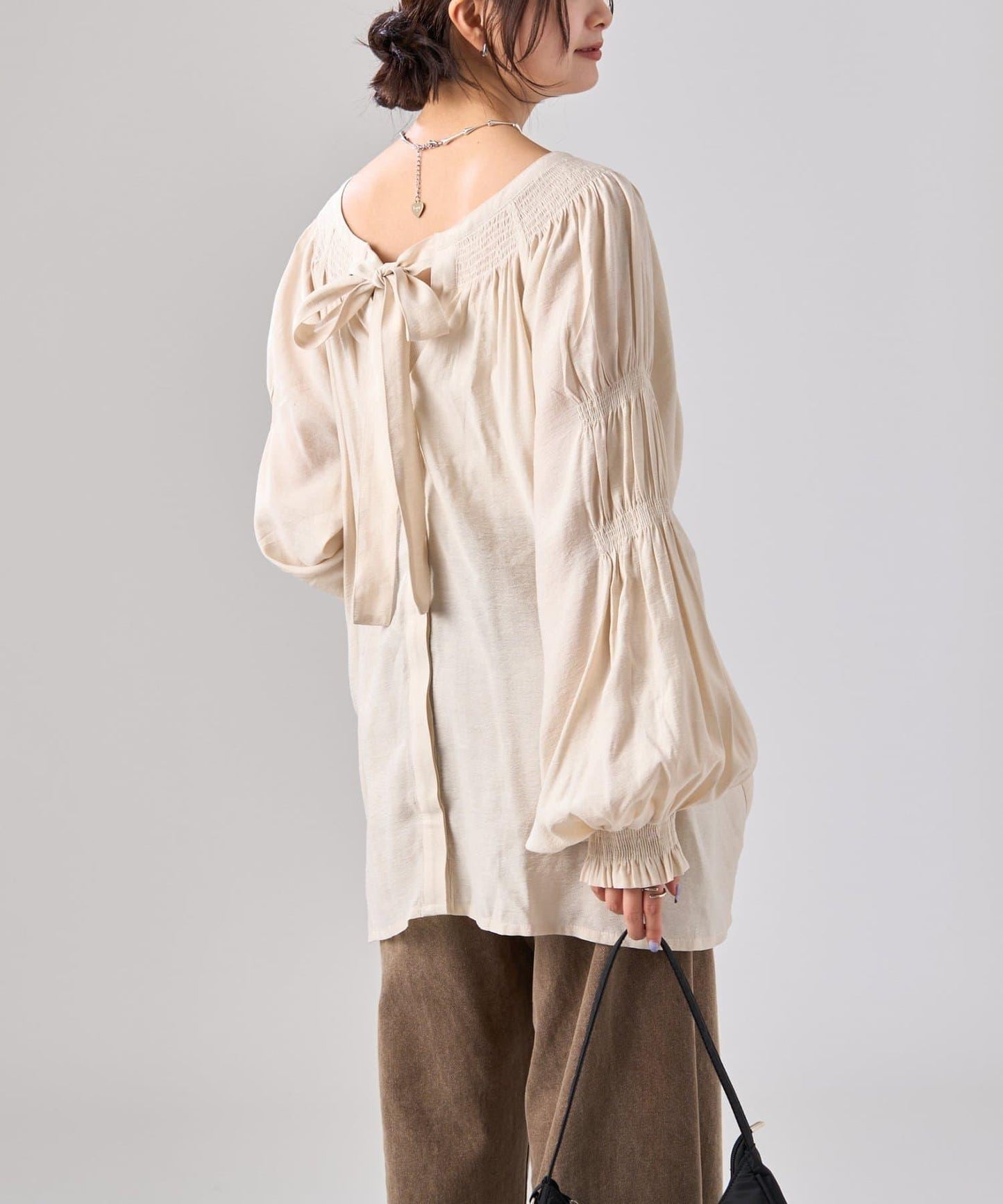 蝴蝶結領繫帶襯衫