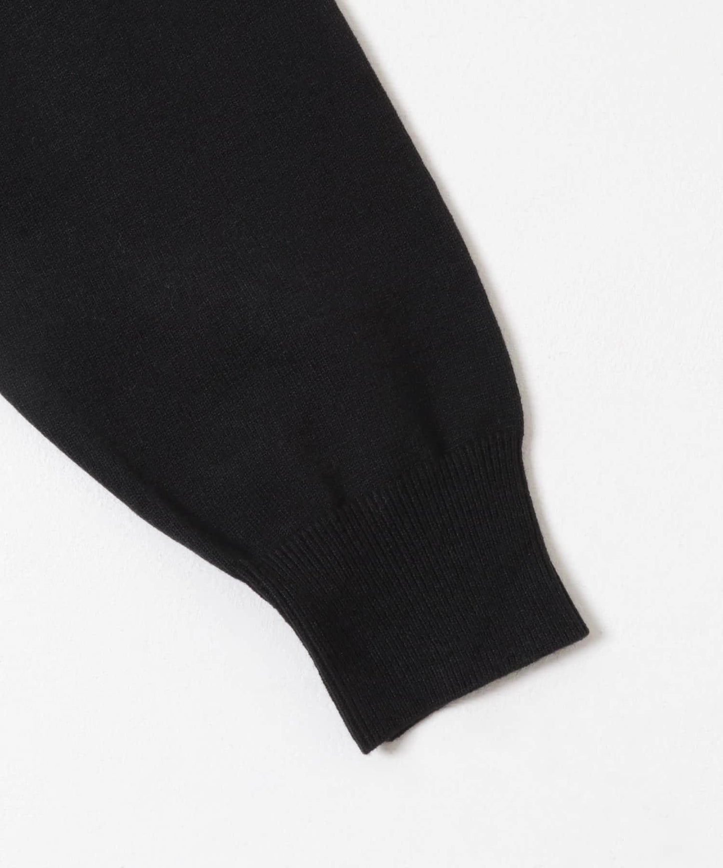 不對稱圓領針織衫